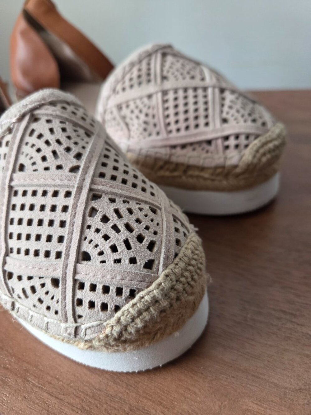 NEVER WORN VINCE CAMUTO BRAFINA GENUINE LEATHER UPPER ESPADRILLE SANDALS SZ 9M - Picture 6 of 14